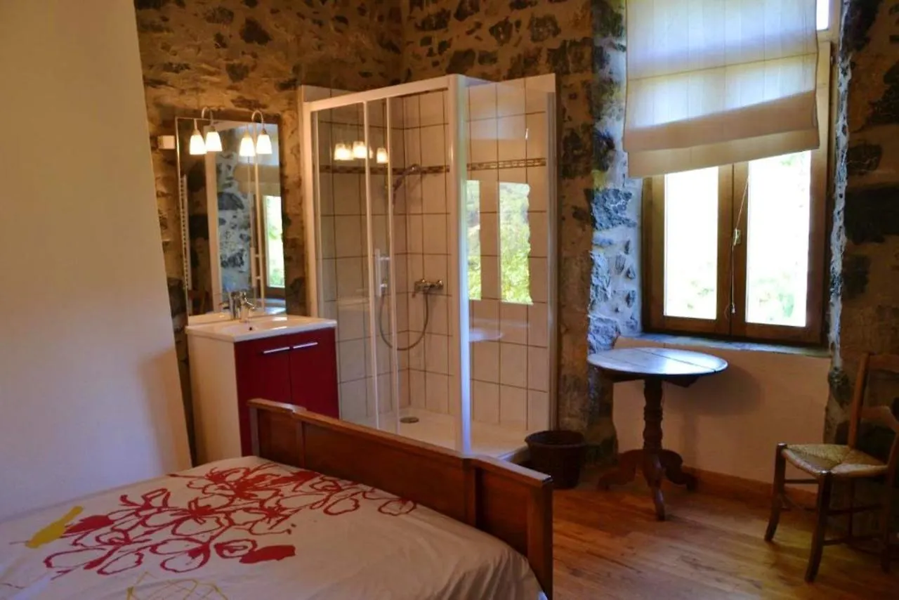 Maison Charmante A Gembrie + Piscine Partagee & Vue Montagne Holiday home