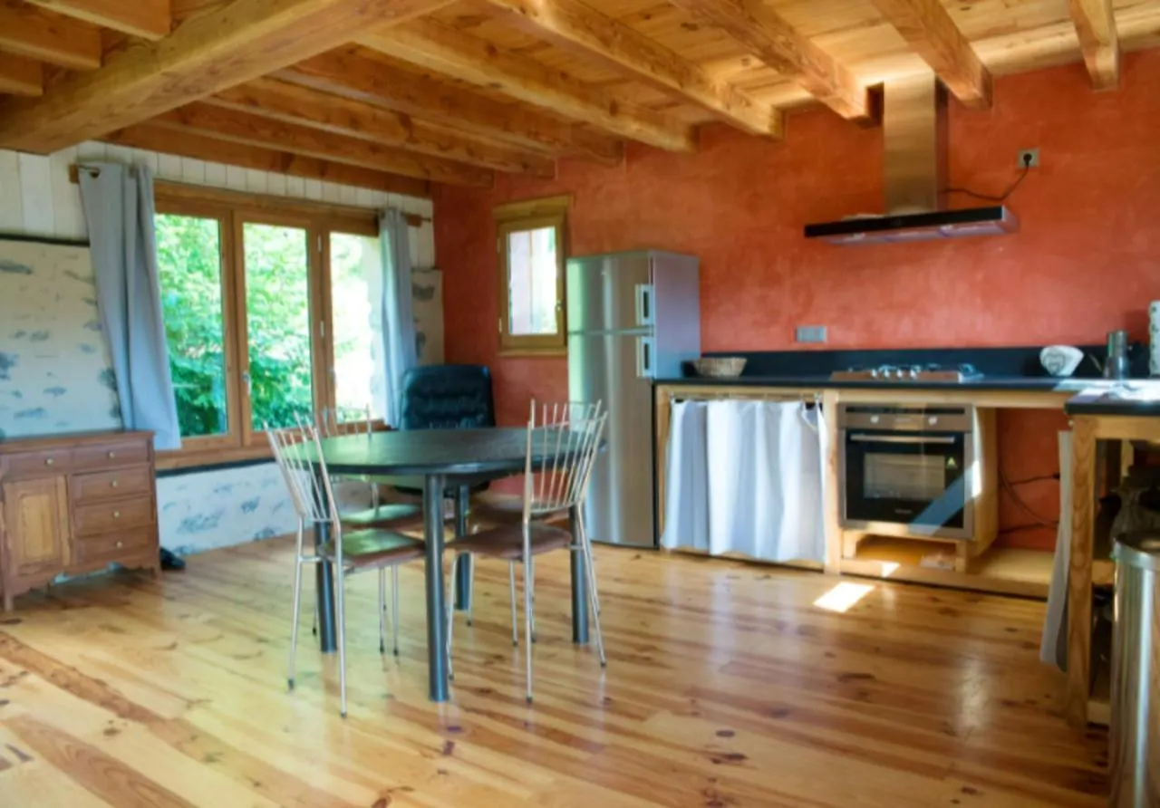 Maison Charmante A Gembrie + Piscine Partagee & Vue Montagne 0*,  France