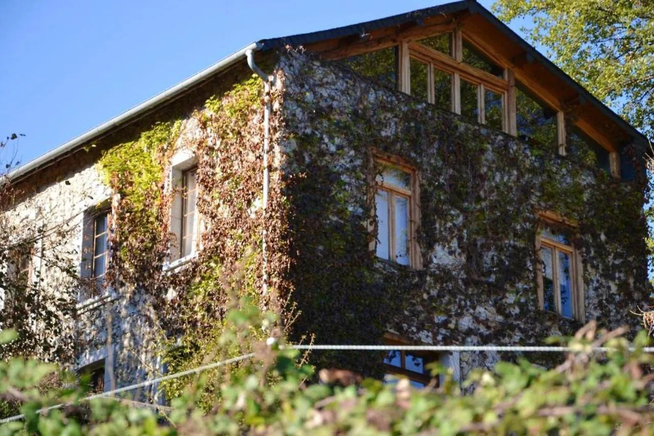 Maison Charmante A Gembrie + Piscine Partagee & Vue Montagne